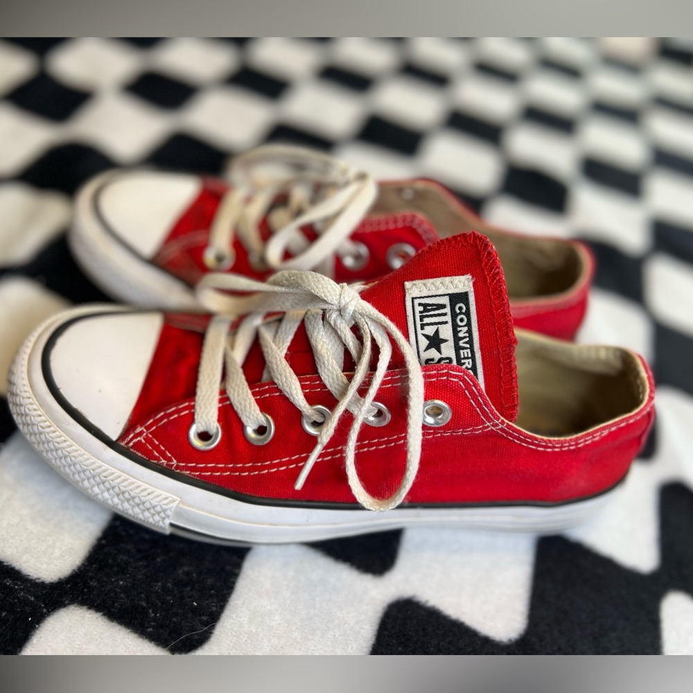 Red low top converse